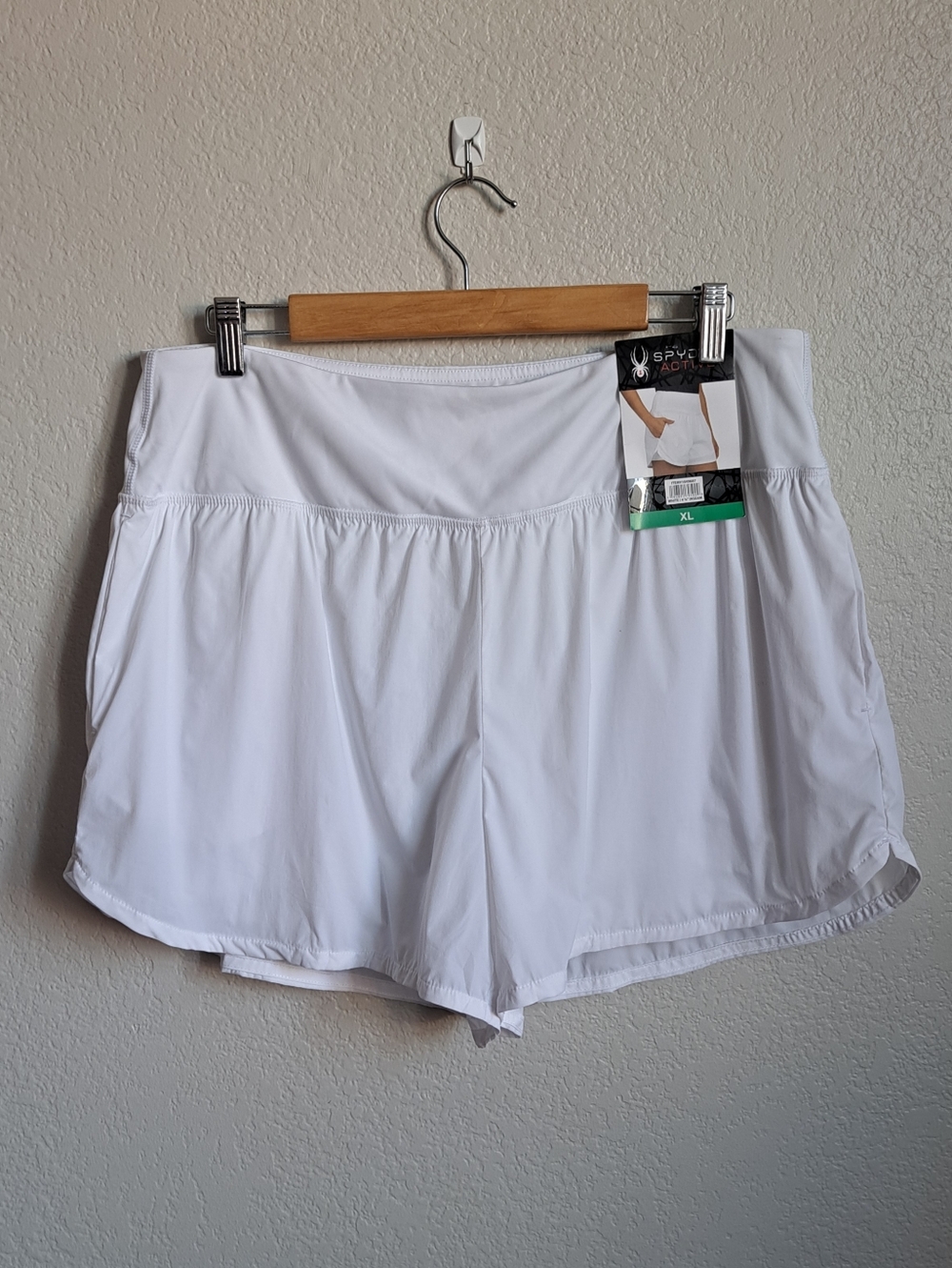 Spyder Active Womans White Gym Outdoor Activewear Shorts Size XL NWT